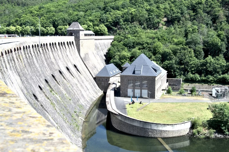 031a_Staumauer_Edrsee.webp