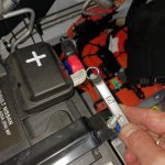 Batterie Pluspol Gefahr orig.jpg