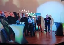 Plus Hochzeitsantrag electrified Women.webp