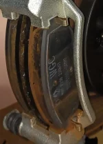 Dacia Spring Bremsbelag orig Rost+festsitzend~70km.webp