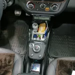 Engineering Camera Power Taster der mit dem Daumen.webp