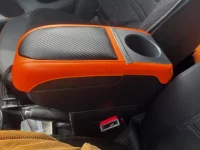 Mittelarmlehne orange.webp